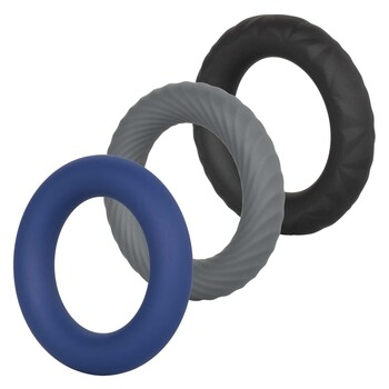 Link Up Ultra-soft Extreme Set cock rings on dildo