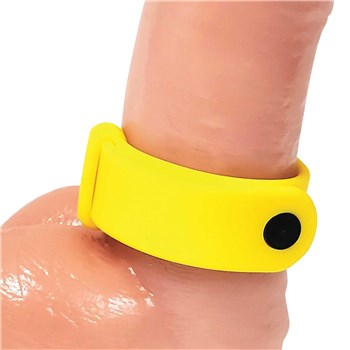 SNAPSTRAP 5X SILICONE COCKRING yellow on dildo